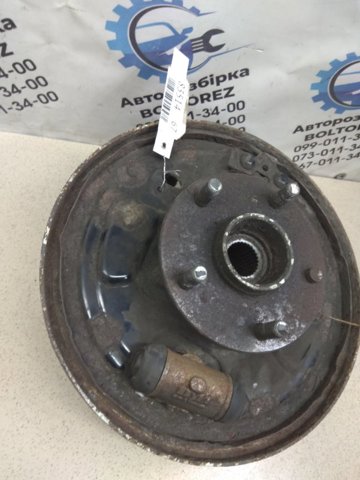 SUZUKI 4611065J00 Цапфа задняя правая в наличии Сумы
