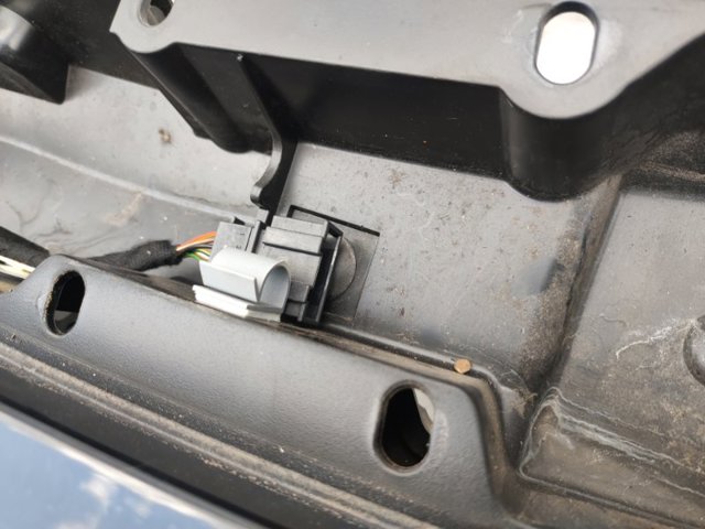 Нижняя накладка 3-й двери 4G8827987 VAG