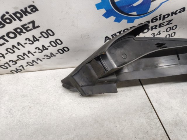 4M0821170C Уплотнитель капота купить Ровно