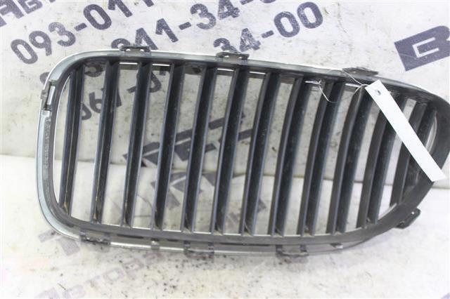 Решетка радиатора правая 51137200728 BMW