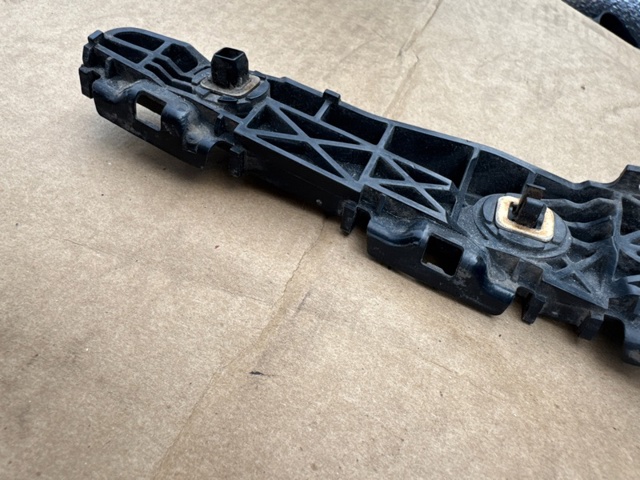 TOYOTA 5215542011 Кронштейн бампера заднего внешний правый в наличии Полтава