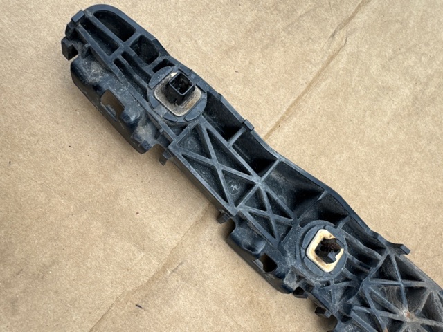 TOYOTA 5215542011 Кронштейн бампера заднего внешний правый в наличии Винница