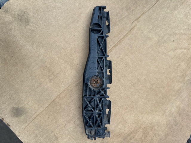 5215542011 TOYOTA Кронштейн бампера заднего внешний правый купить в Чернигов