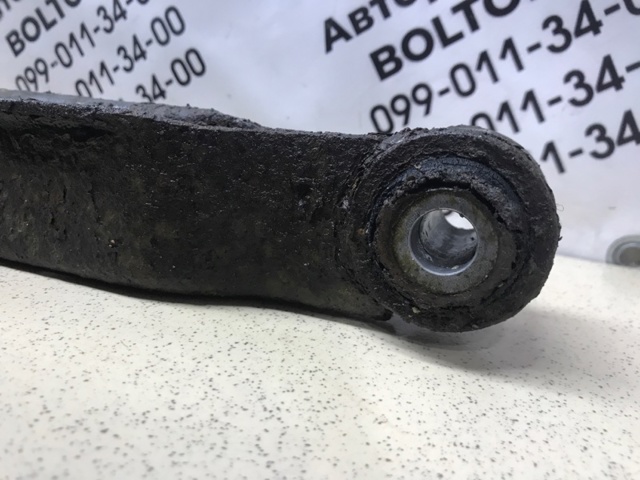 Рычаг задней подвески нижний, правый 55110JG000 NISSAN