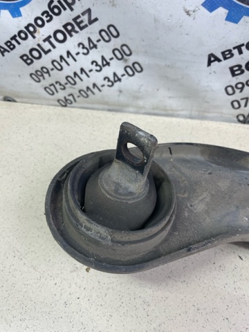 Рычаг/тяга задней подвески продольный нижний, левый 552702T000 HYUNDAI