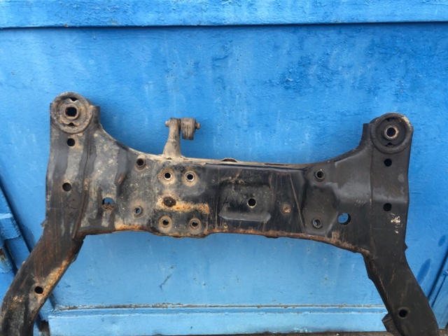 Передняя балка 624052L000 HYUNDAI