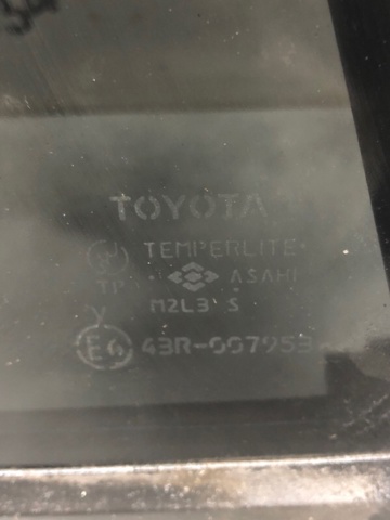 TOYOTA 6812442130 Стекло-форточка двери задней левой в наличии Украина
