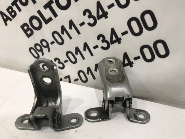 Завеса двери передней правой 6871030160 TOYOTA