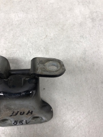 6874033020 TOYOTA Петля двери передней левой купить в Киев