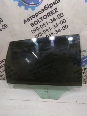 Стекло задней двери, правой 6Q6845026C VAG