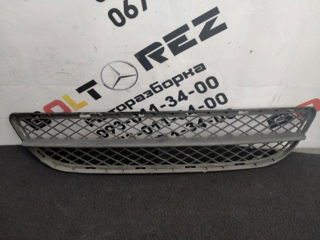 Центральная решетка переднего бампера 7134074 BMW