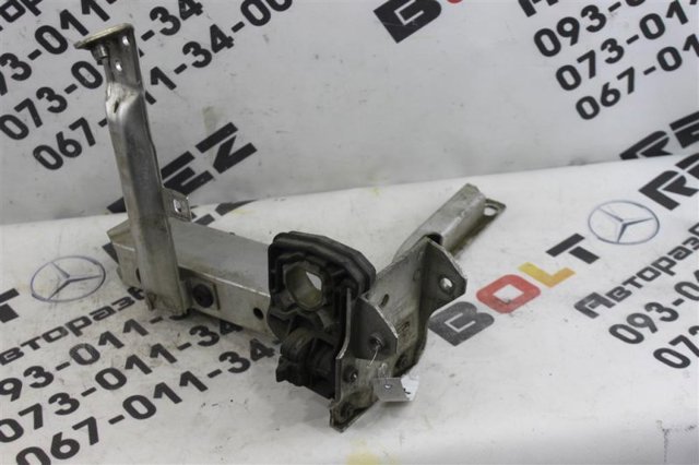 7186514 BMW Кронштейн бампера переднего правый купить в Полтава