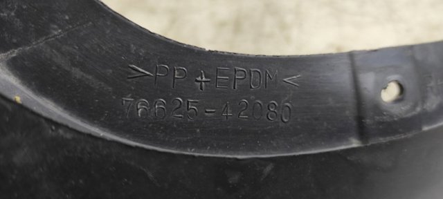 TOYOTA 7662542080 Брызговик задний правый в наличии Ирпень