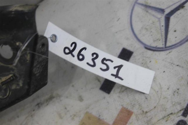 Правое крепление переднего бампера 7L6807184C VAG