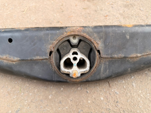 7P6399225D VAG Балка крепления коробки передач купить в Ровно