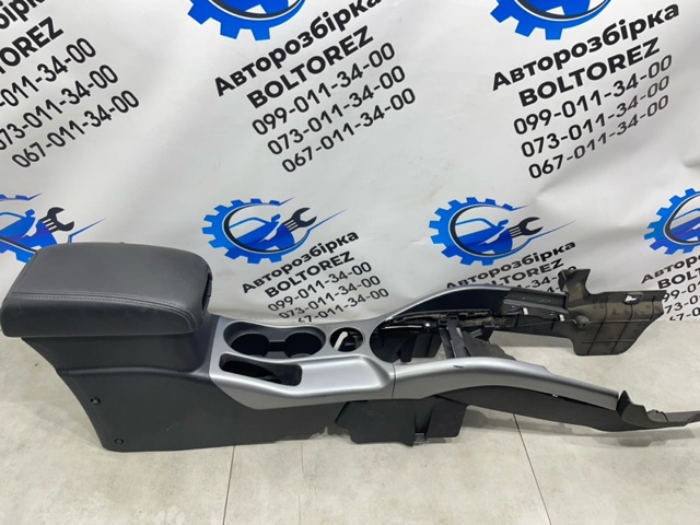 MITSUBISHI 8011A085XB Подлокотник центральной консоли в наличии Черновцы