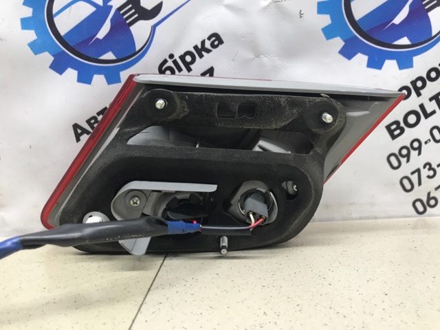 Фонарь задний внутренний правый 8158133130 TOYOTA