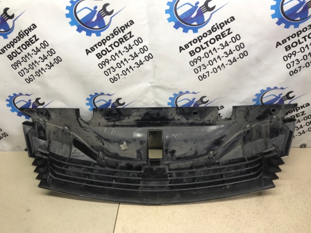 8200390126 RENAULT Решетка радиатора купить в Киев