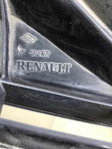8200390126 RENAULT Решетка радиатора купить в Павлоград