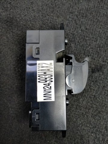 8608A099 MITSUBISHI Кнопочный блок управления стеклоподъемником передний правый купить в Сумы