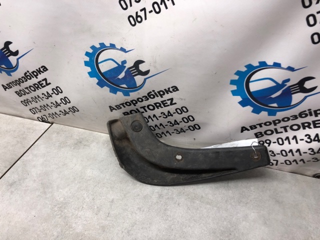 Брызговик передний, левый 868311H000 HYUNDAI