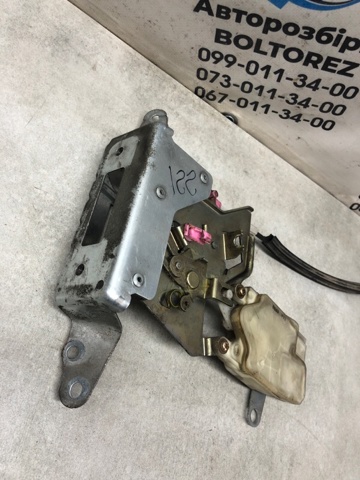 Замок стекла багажника (двери 3/5-й задней (ляды) 90330EA500 NISSAN