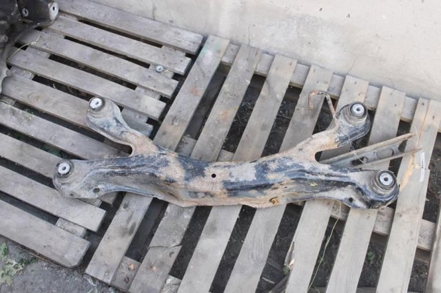 Поперечка задней подвески Opel Vectra B