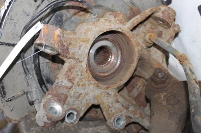 A1643500808 MERCEDES Цапфа (поворотный кулак) задний правый купить в Днепр