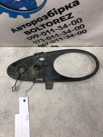 Правая решетка переднего бампера A2038850623 MERCEDES