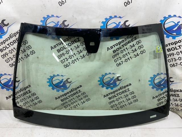 Переднее стекло A2056700101 MERCEDES