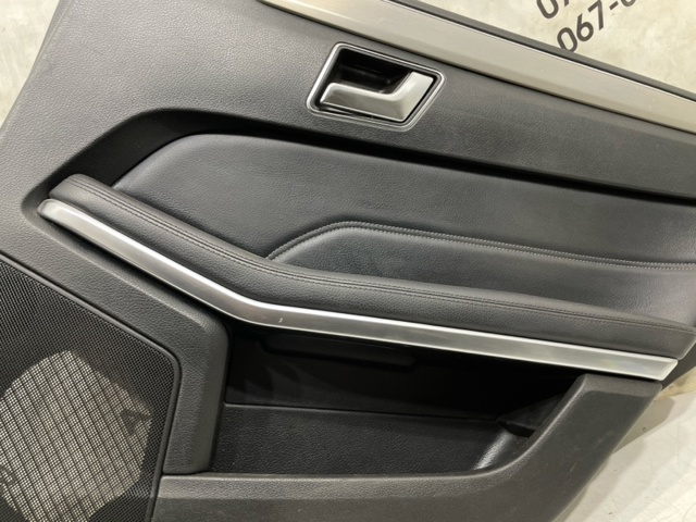 MERCEDES A21273068709J71 Обшивка (облицовка) внутренняя двери задней правой в наличии Черкассы