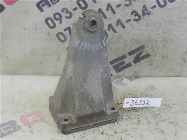 Кронштейн подушки (опоры) двигателя, правой A6462230704 MERCEDES