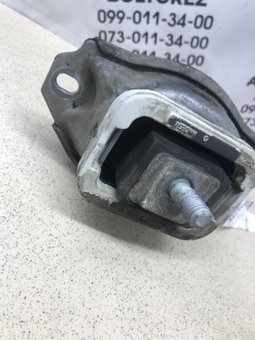 LAND ROVER AH226A003BA Подушка (опора) двигателя передняя в наличии Винница