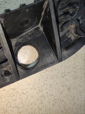 AH323382AA LAND ROVER Кронштейн бампера переднего правый купить в Сумы