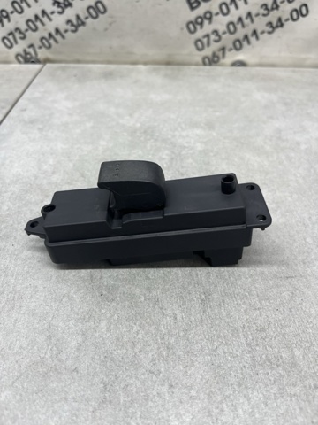 BS3E66370 MAZDA Кнопка включения мотора стеклоподъемника передняя правая купить в Хмельницкий
