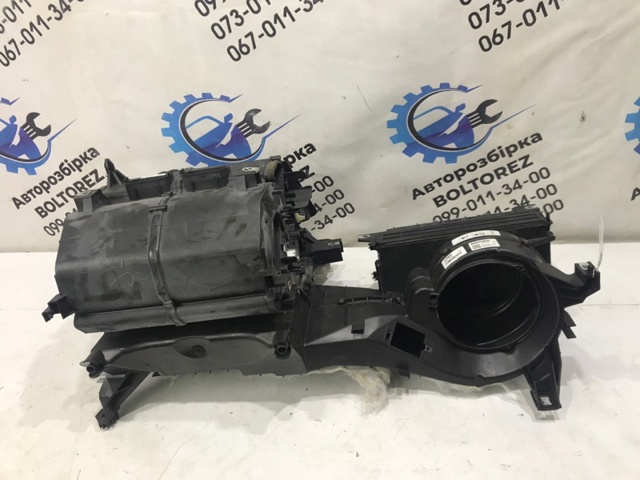 LAND ROVER CH2218C424BE Корпус вентилятора печки в наличии Чернигов