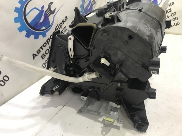 LAND ROVER CH2218C424BE Корпус вентилятора печки в наличии Львов