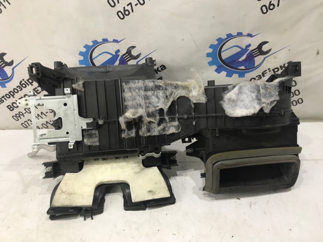 LAND ROVER CH2218C424BE Корпус вентилятора печки в наличии Винница