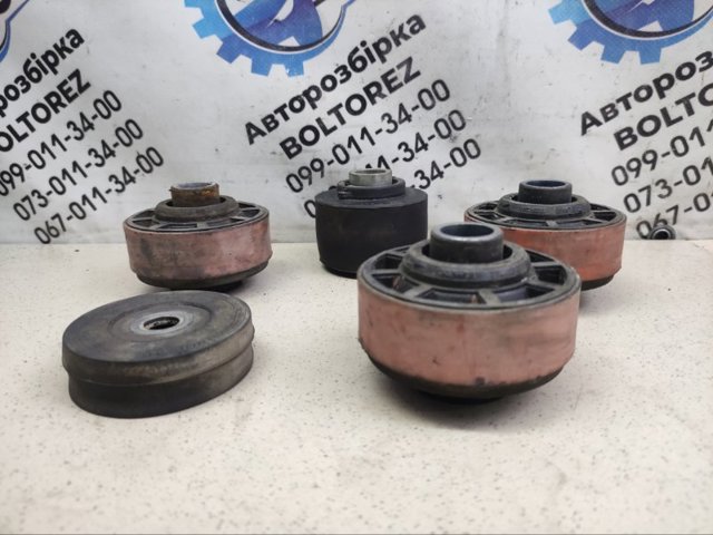 Подушка рамы (крепления кузова) KVF500161 LAND ROVER