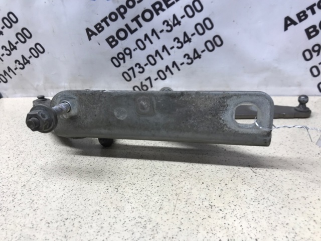 LAND ROVER LR018697 Петля капота левая в наличии Житомир