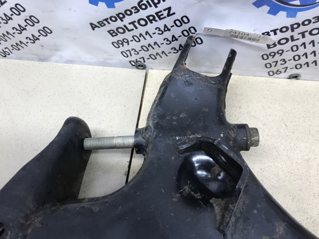 Рычаг задней подвески нижний, левый LR019978 LAND ROVER
