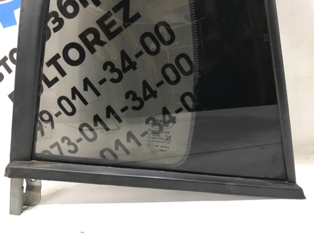 Форточка двери треугольник, задней, левой LR021079 LAND ROVER