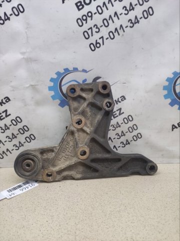 TAU100220 Land Rover
