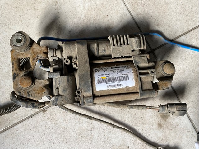 Компрессор подкачки амортизаторов 7P0616006F VAG