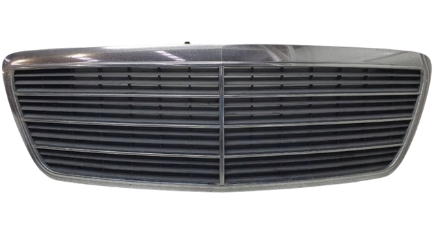 Решітка радіатора оригінал 2108800583 mercedes e-class w210 рестайл 1999-2002 р.в.гарний стан незначні сліди експлуатації 2108800583