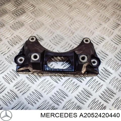 MERCEDES A2052420440 Кронштейн подушки КПП в наличии Днепр