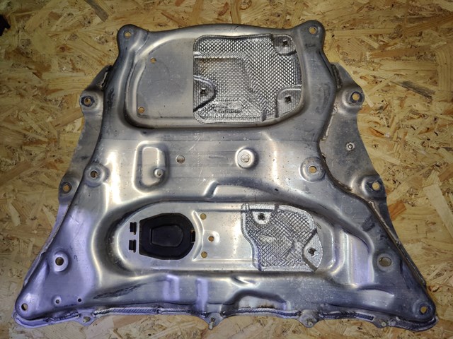 Защита поддона двигателя 31106878068 BMW