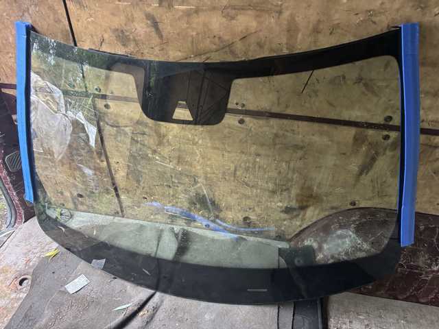 VOLVO 31468007 Лобовое стекло в наличии Житомир