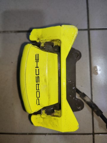 Задний правый суппорт 95B615424D PORSCHE