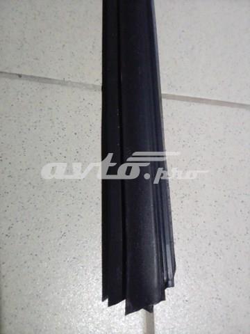 Уплотнитель стекла двери передней левой внутренний (планка) A1667250365 MERCEDES